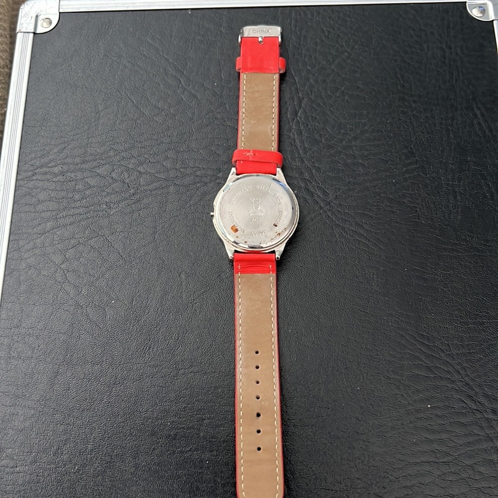 Quartz Watch - Picture 2 of 3